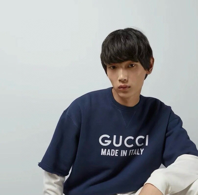 グッチ 24FW 刺繍入りレターロゴパッチワークフェイクツーピーススウェットシャツ 詳細画像 3