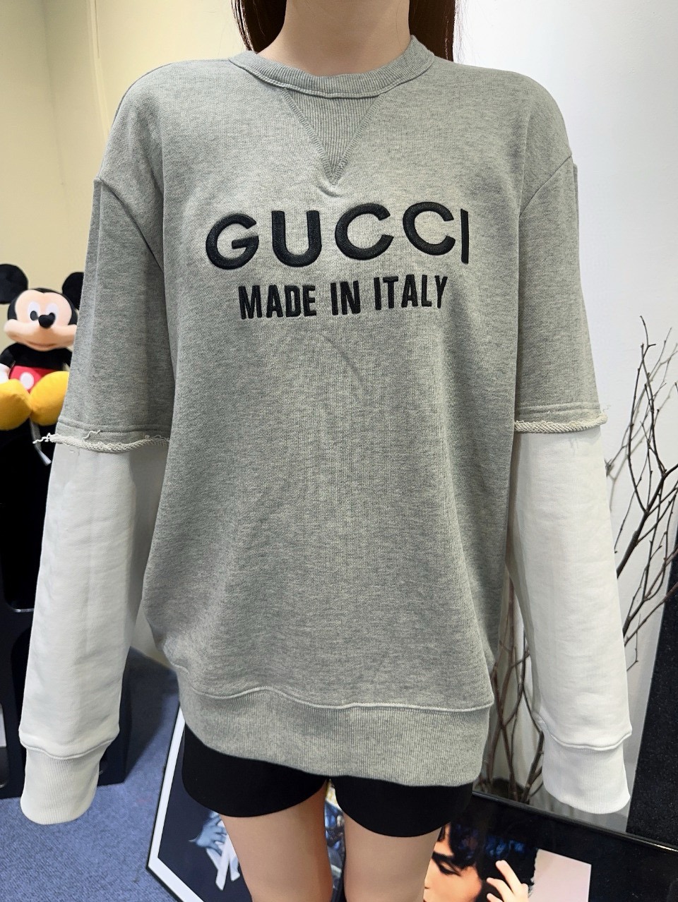 グッチ 24FW 刺繍入りレターロゴパッチワークフェイクツーピーススウェットシャツ 詳細画像 1