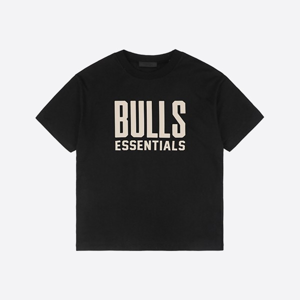 シカゴ・ブルズ × フィア オブ ゴッド エッセンシャルズ ショートスリーブ Tシャツ