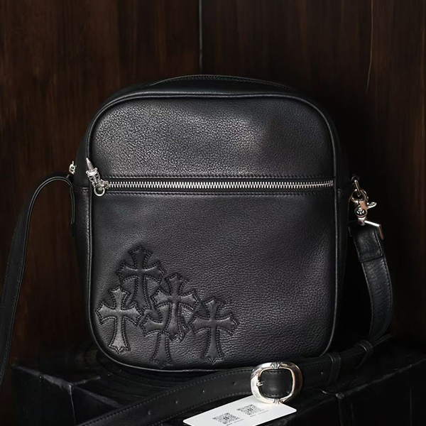 クロームハーツ クロスステッチレザークロスボディバッグ