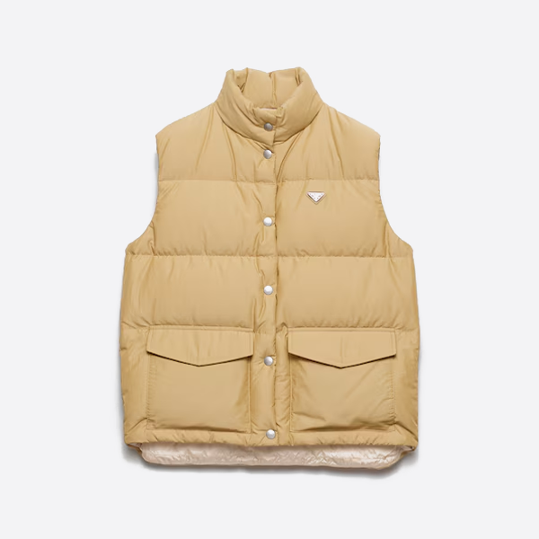 プラダのブラウンベストジャケット