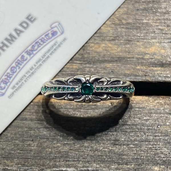 クロームハーツ グリーンダイヤモンドインレイナローバージョンキーパーリング