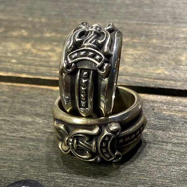 クロームハーツ 剣と短剣の指輪