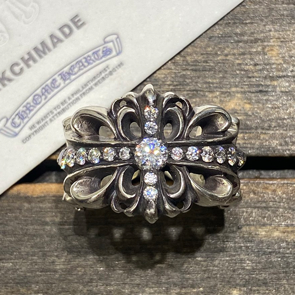 クロームハーツ 完全にインレイされたVVSオープンクロスフラワーリング