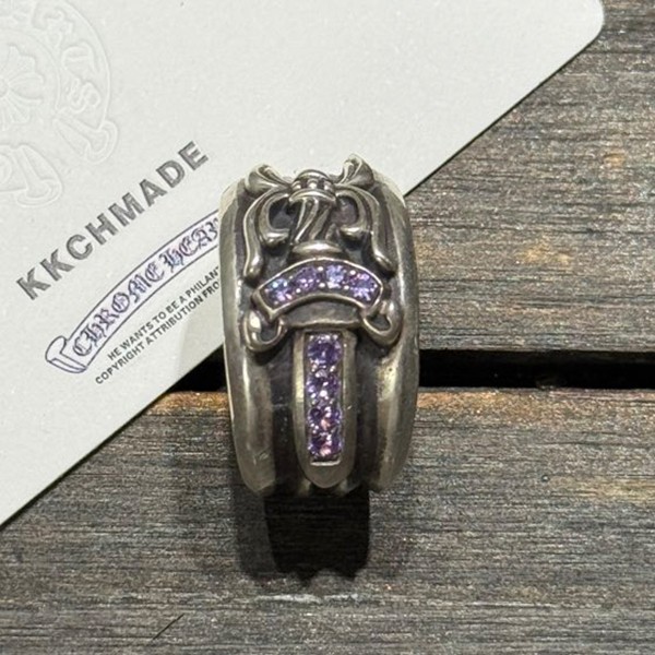 クロームハーツ 紫のダイヤモンドの剣と短剣の指輪