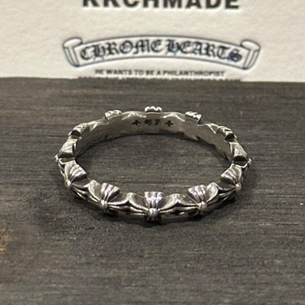 クロームハーツ タイニークロスフラワーリング