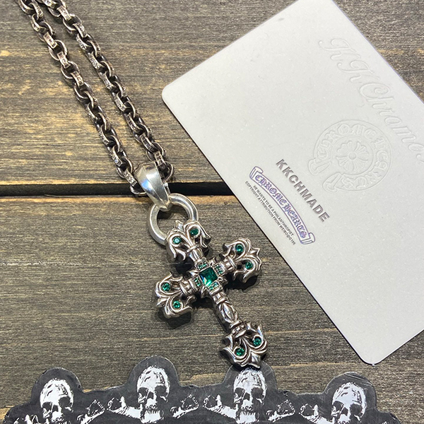 クロームハーツ グリーンダイヤモンドインレイミディアムフレームクロス+PPレターチェーン