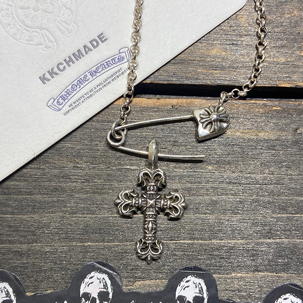 クロームハーツ ミニ炎の十字架