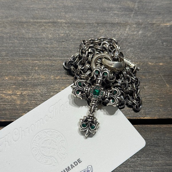 クロームハーツ グリーンダイヤモンド象嵌ミディアムフレームクロス