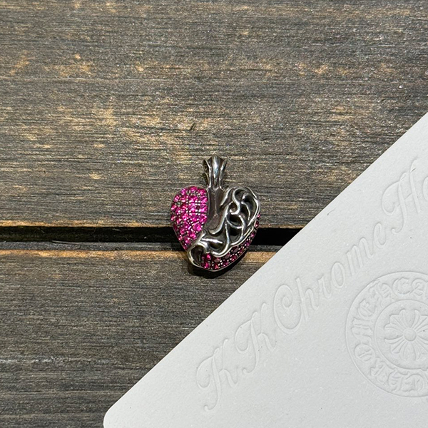 クロームハーツ レッドダイヤモンドハートヴァインペンダント