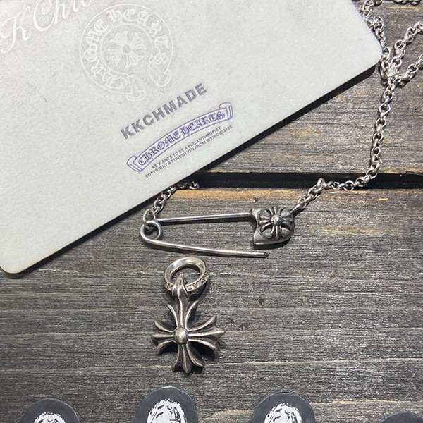 クロームハーツ 小さな十字架のペンダント