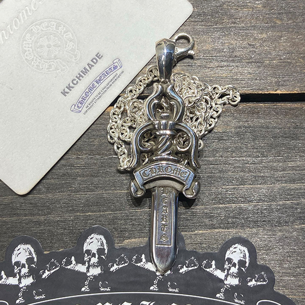 クロームハーツ 大剣と短剣のペンダント