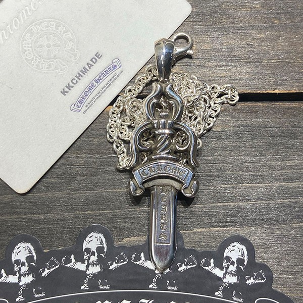 クロームハーツ 大剣と短剣のペンダント