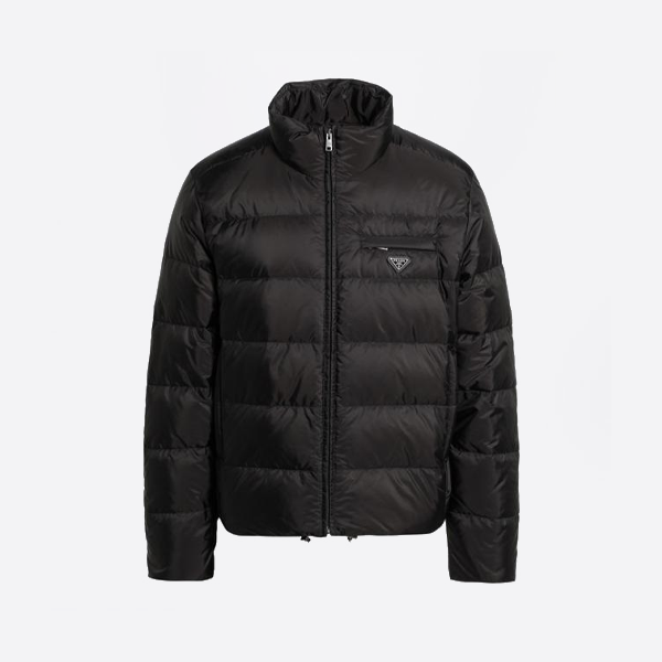 プラダ リサイクルナイロン スタンドカラー ダウンジャケット ブラック