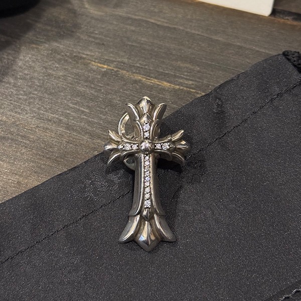 クロームハーツ スターリングシルバー フルダイヤモンド ダブルクロスペンダント