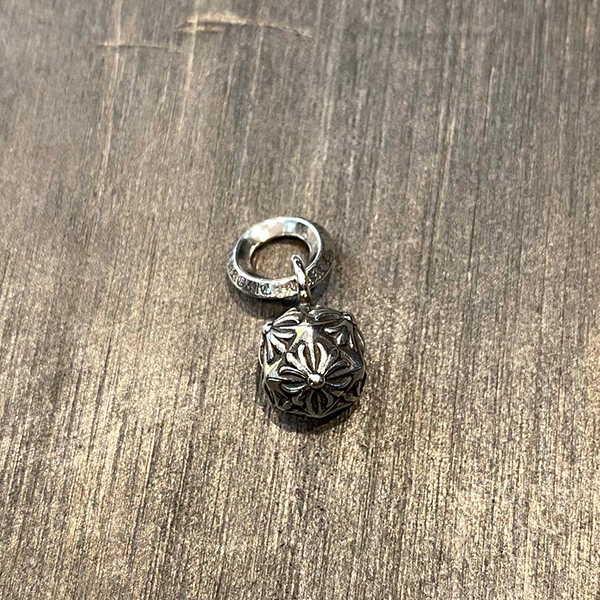 クロームハーツ クロスフラワーボールペンダント