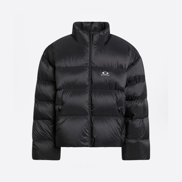 バレンシアガの安全ピン付きダブルフェイスパデッドジャケット