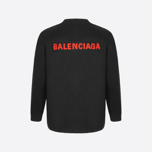 バレンシアガのウールトップ