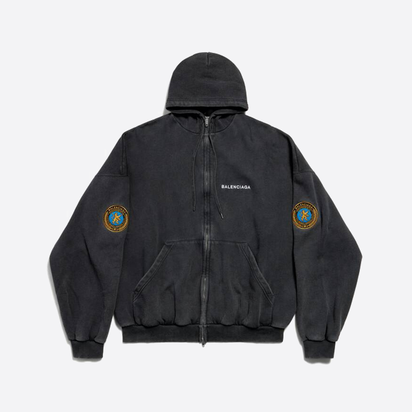 バレンシアガのバッジスリーブパッチフード付きジップアップジャケット