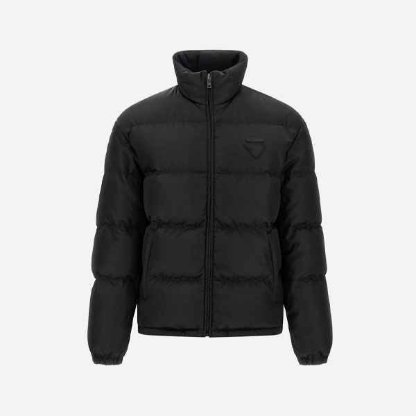 プラダ トライアングルロゴパッチ ダウンジャケット