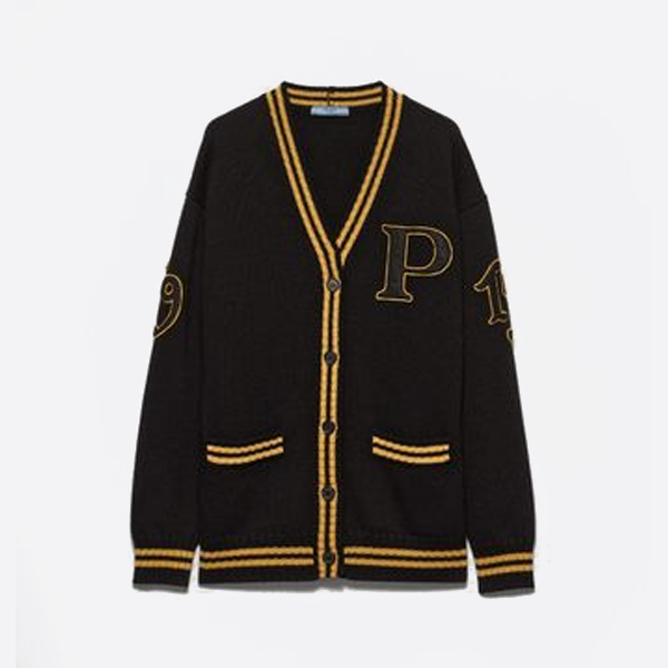 プラダのニットカーディガン