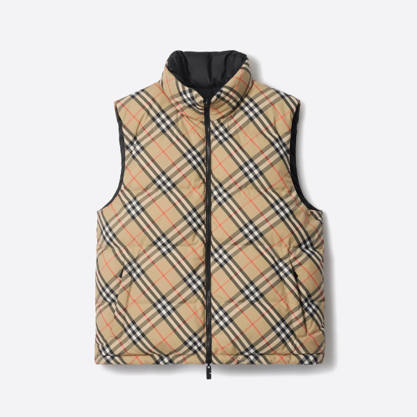 バーバリーのキルティングリバーシブルダウンベスト