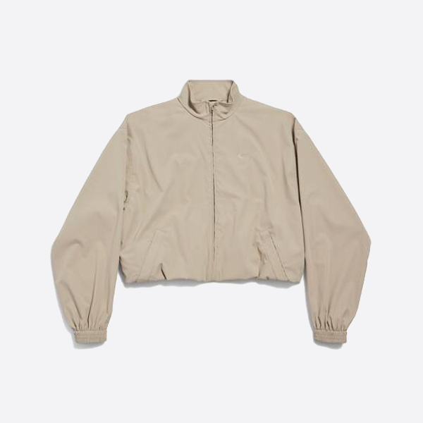 バレンシアガの新作ダブルレイヤートレンチコート