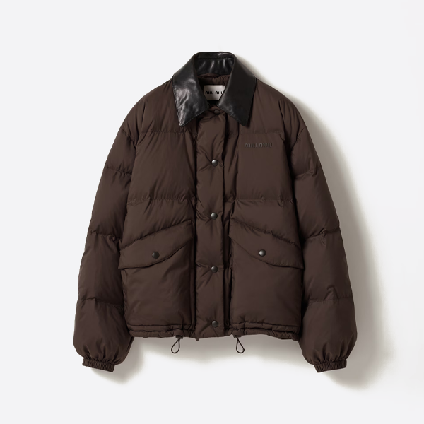 ミュウミュウのロゴプリントレザーカラーダウンジャケット