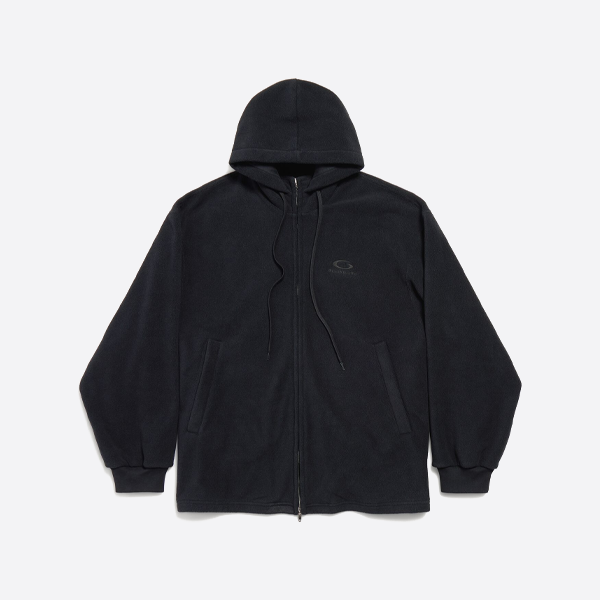 バレンシアガのサーキュラーフリースジャケット