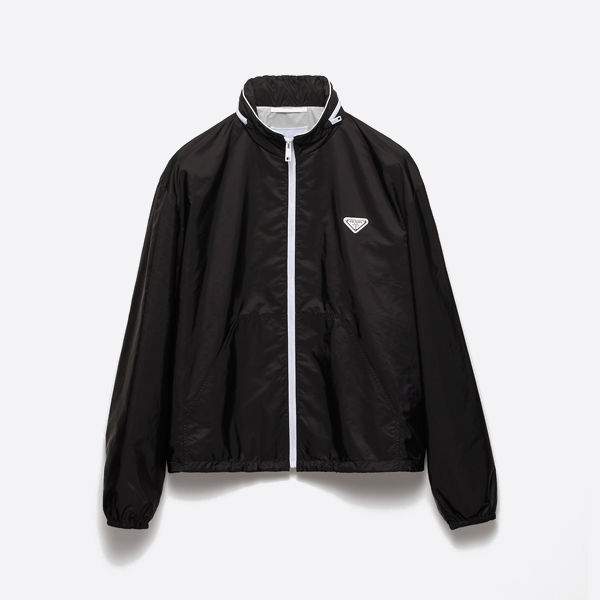 プラダのホワイトジップアップキャンプスタイルフード付きジャケット