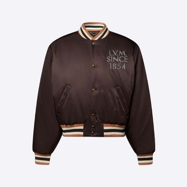 ラインストーン刺繍が施されたルイ・ヴィトンのジャケット