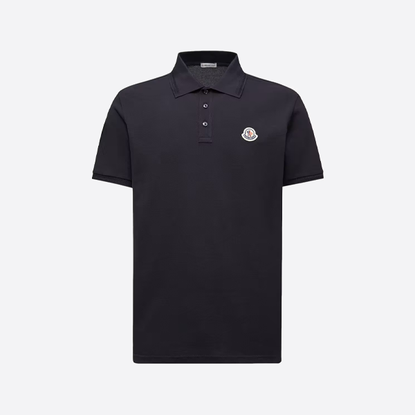 モンクレールの定番半袖ポロシャツ、ブラック。