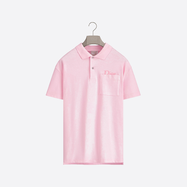 ディオールのコットンポロシャツ。刺繍ロゴ入りポケット付き、半袖、ピンク。