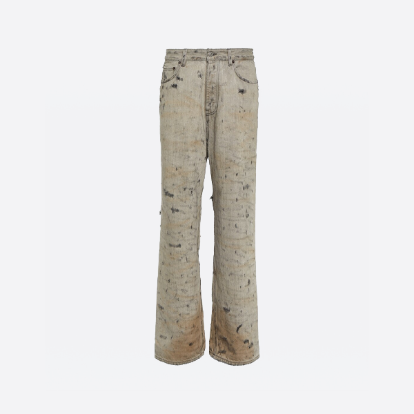 バレンシアガのホワイトダメージジーンズ