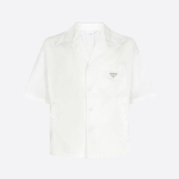 プラダのトライアングルロゴ入り半袖シャツ