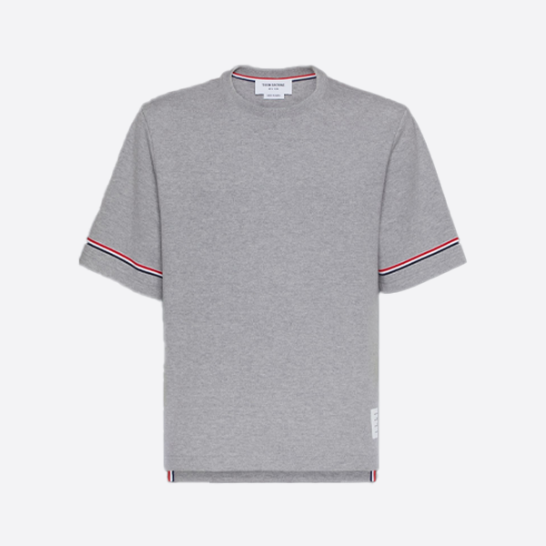 トム・ブラウンの半袖シャツ、ウェビングカフス付き