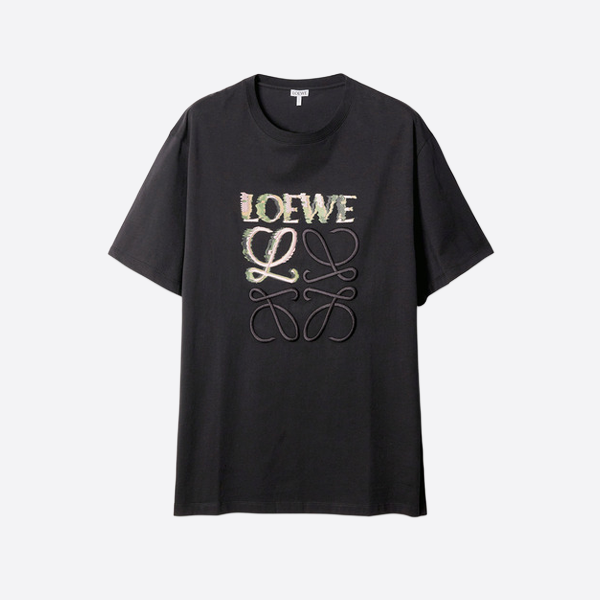 ロエベ カモフラージュ柄デジタルプリント、位置刺繍入り半袖Tシャツ、ブラック。