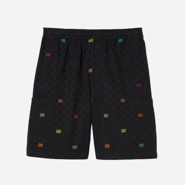 グッチのモノグラムジャカードショーツ。さりげないロゴ柄入り。
