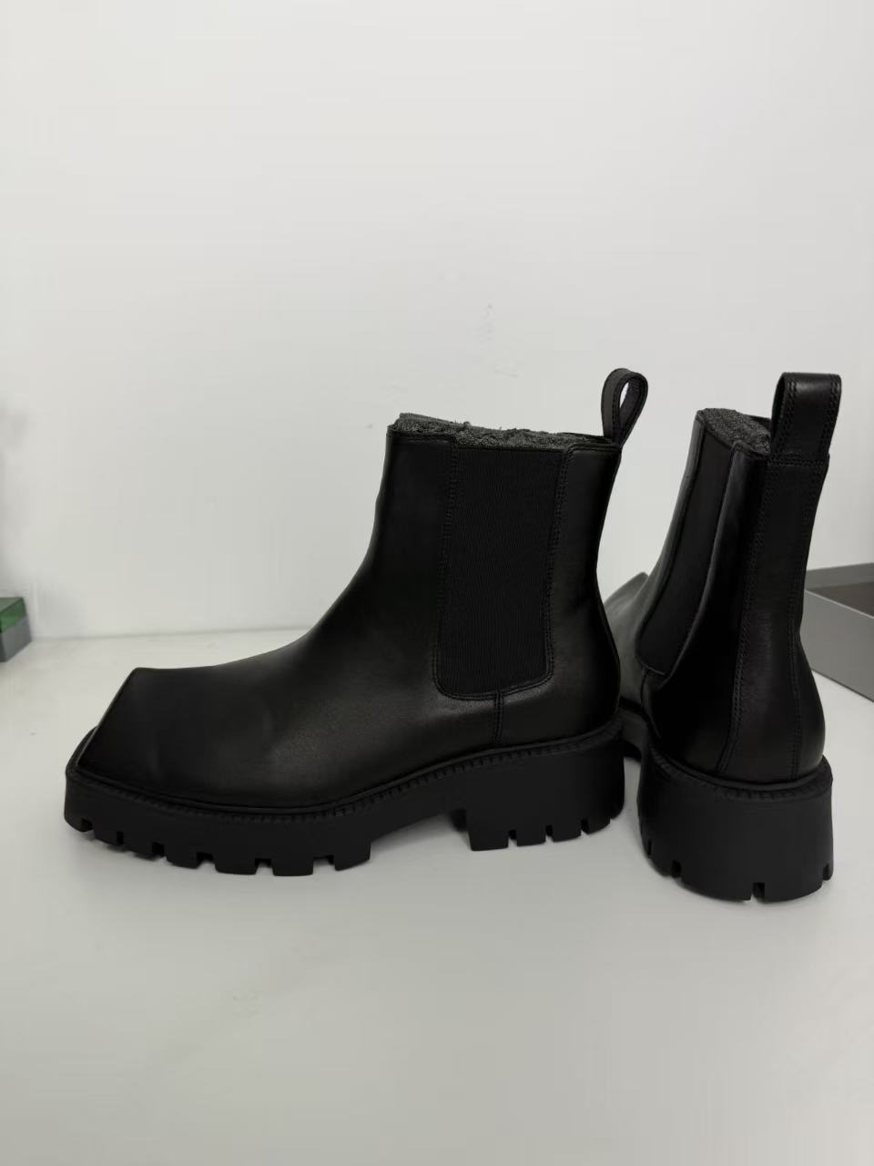 バレンシアガRHINOブーツメンズ