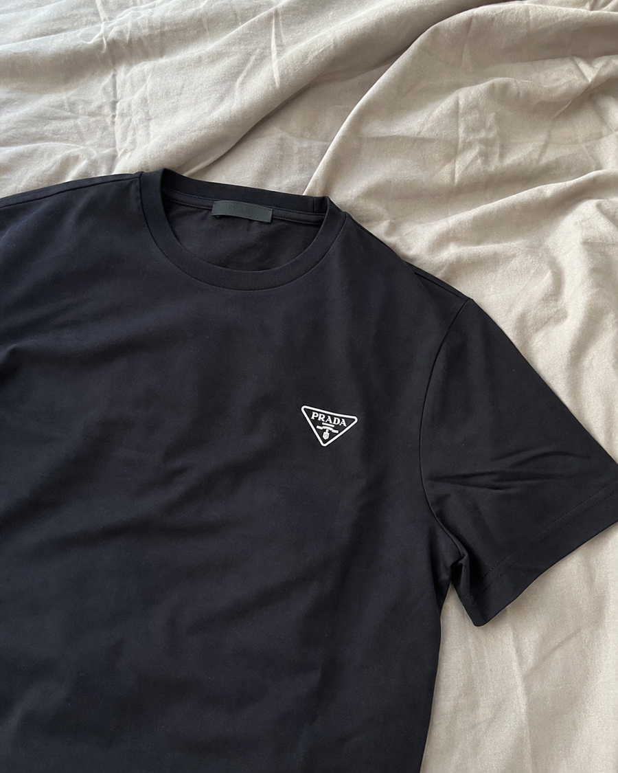 プラダのロゴ入り半袖Tシャツ、ブラック