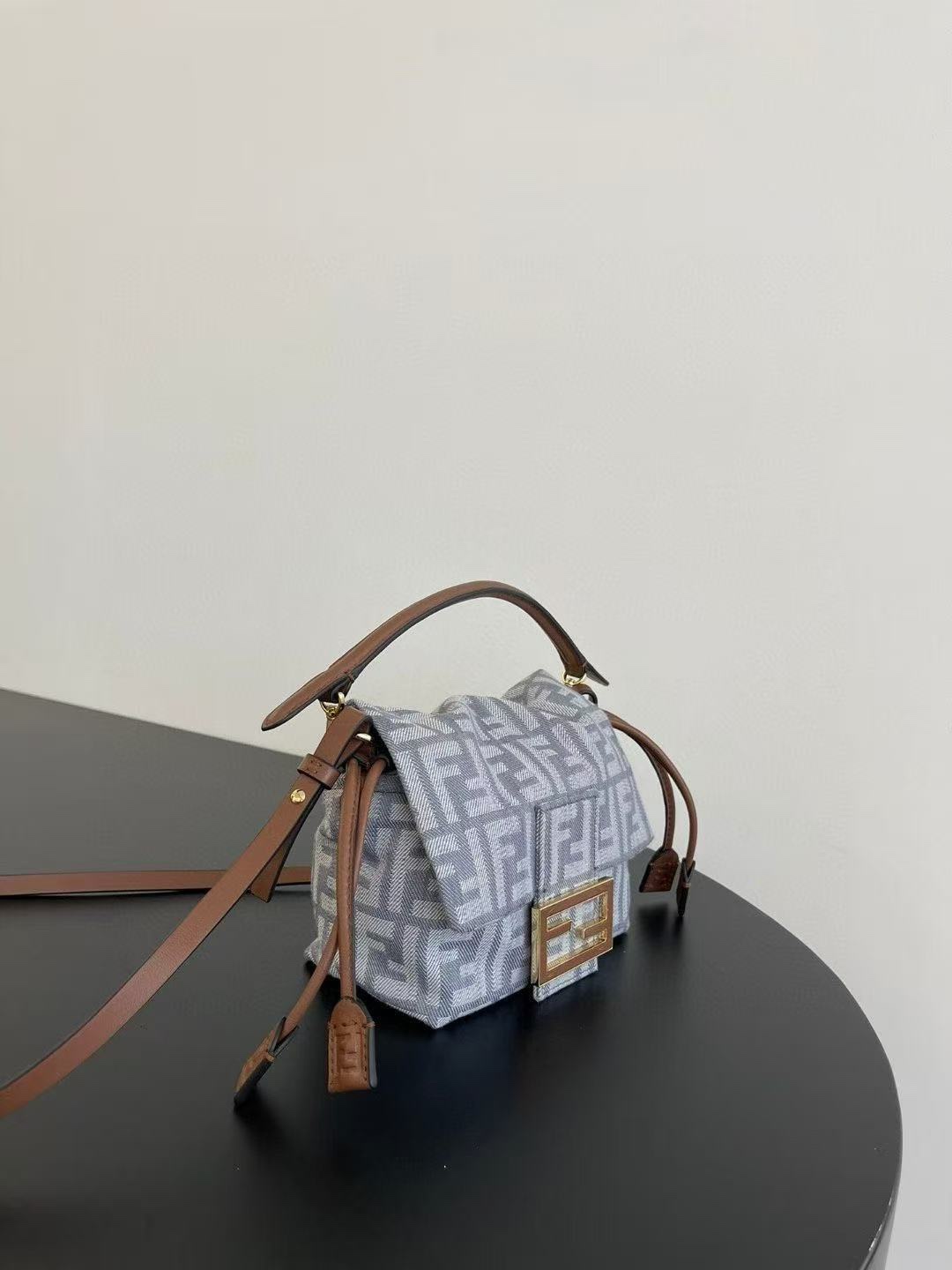 フェンディ マンマ バゲット スモール グレーブルー/ブラウン FFデニム バッグ 詳細画像 2