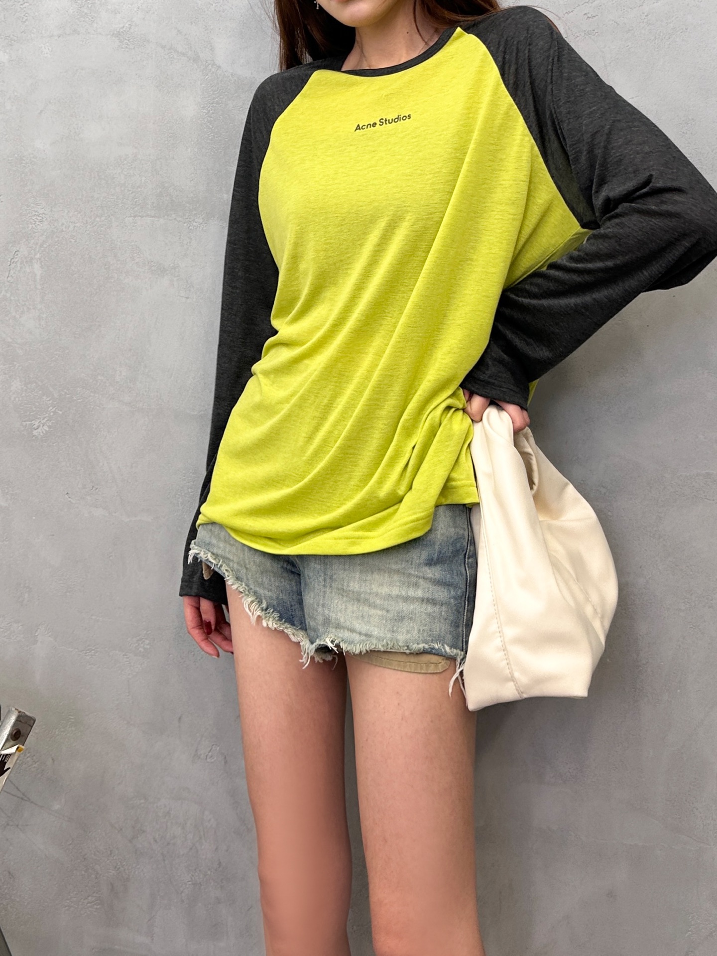 アクネ ストゥディオズ ラグランスリーブ ロングTシャツ ネオンイエロー×ブラック 詳細画像 2