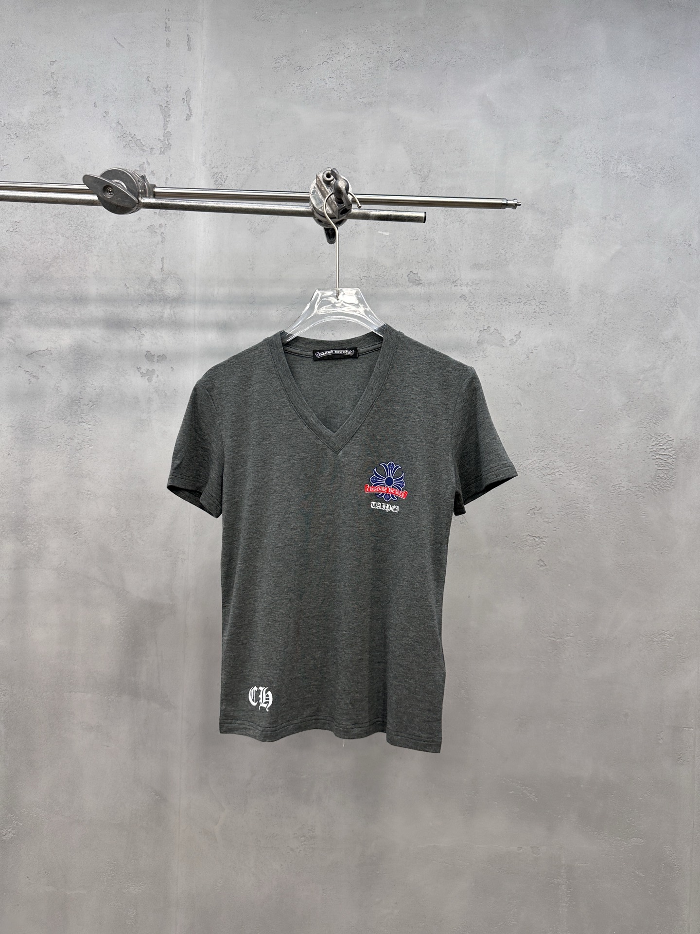 クロムハーツ 半袖 Vネック Tシャツ グレー 詳細画像 1