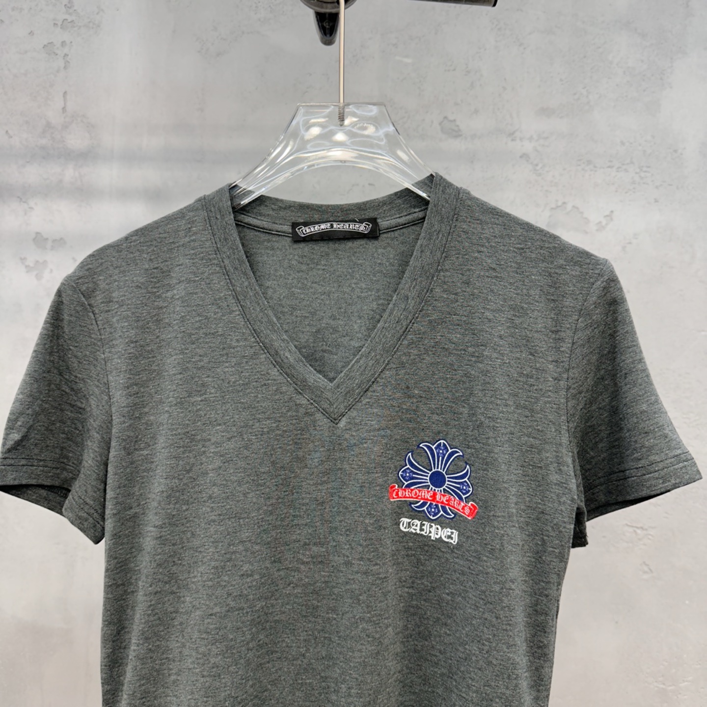 クロムハーツ 半袖 Vネック Tシャツ グレー 詳細画像 2