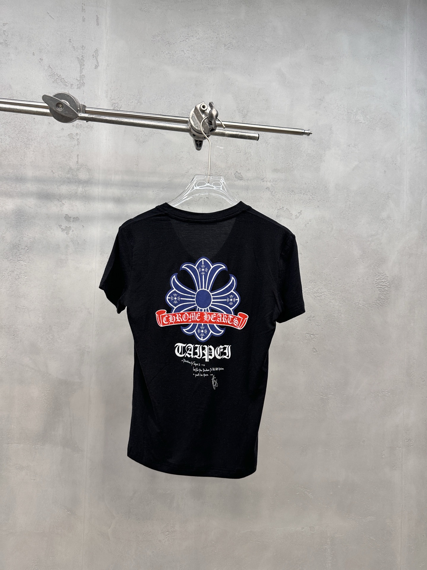 クロムハーツ Vネック カラフルプリント半袖Tシャツ ブラック 詳細画像 2