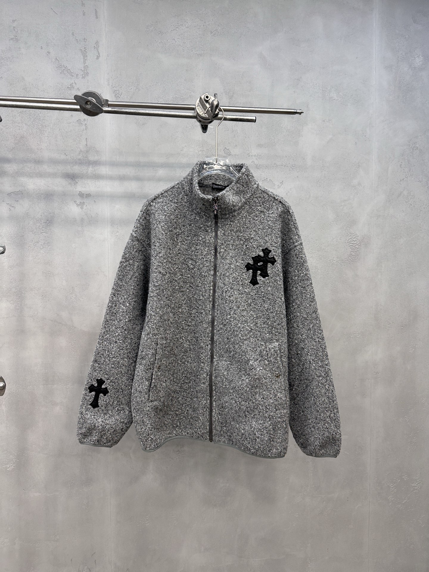 クロムハーツ クロス刺繍 フェイクムートンジップジャケット グレー 詳細画像 1