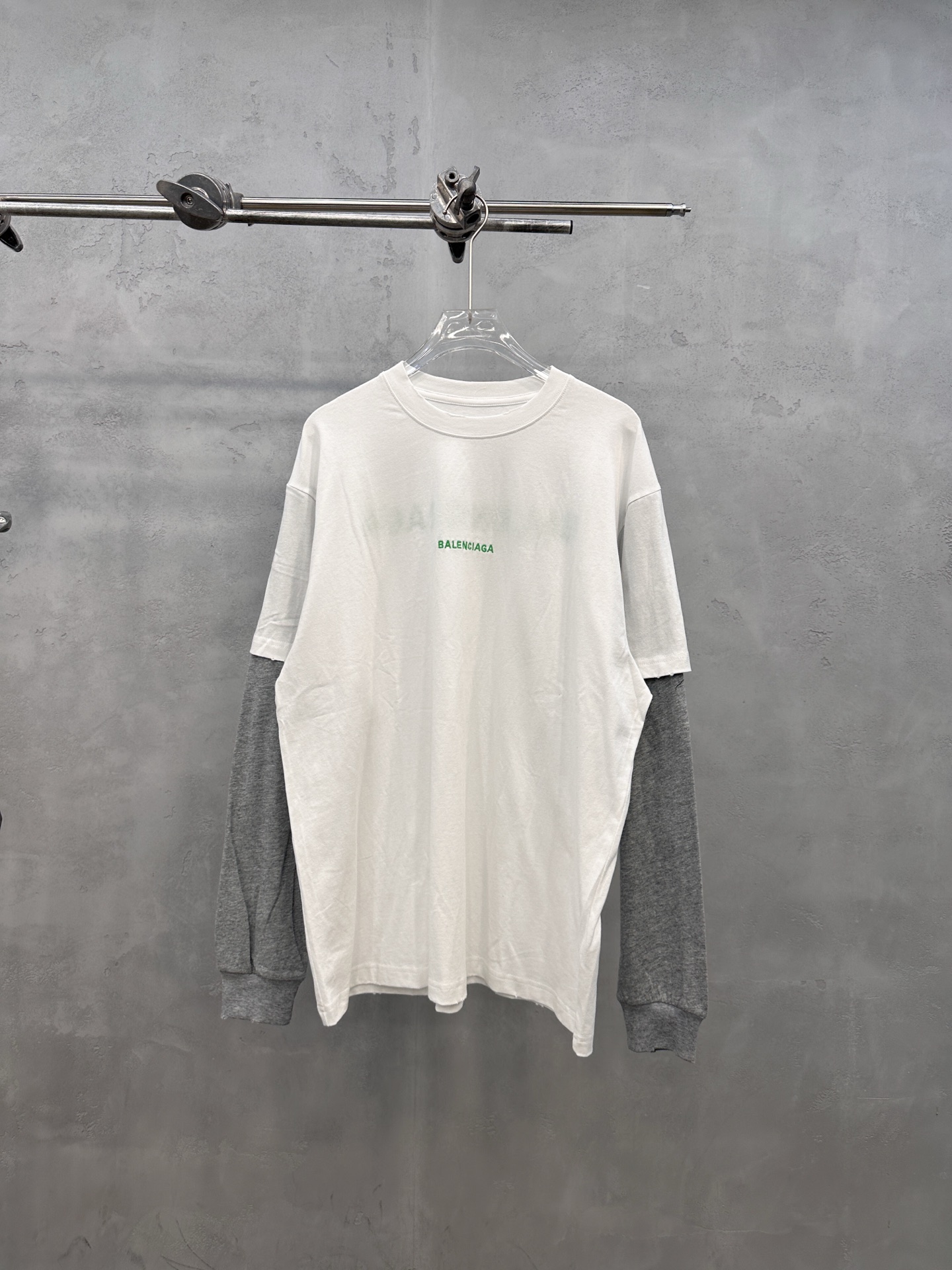 フェイクレイヤード ダメージ刺繍長袖Tシャツ ホワイト×グレー 詳細画像 1