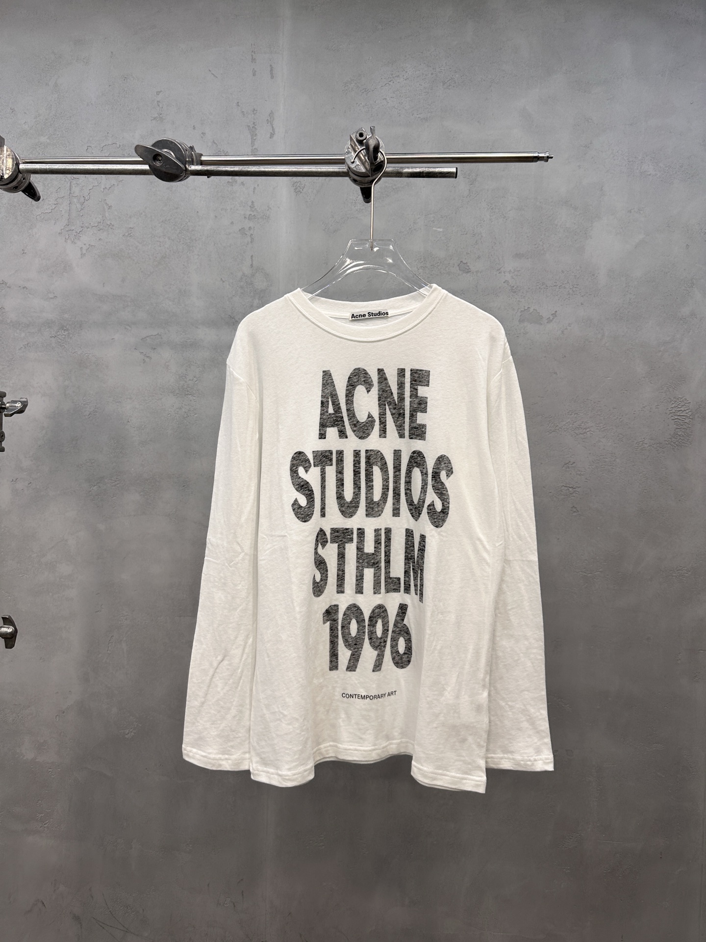 アクネ ストゥディオズ ロゴプリント ロングスリーブTシャツ オフホワイト 詳細画像 1