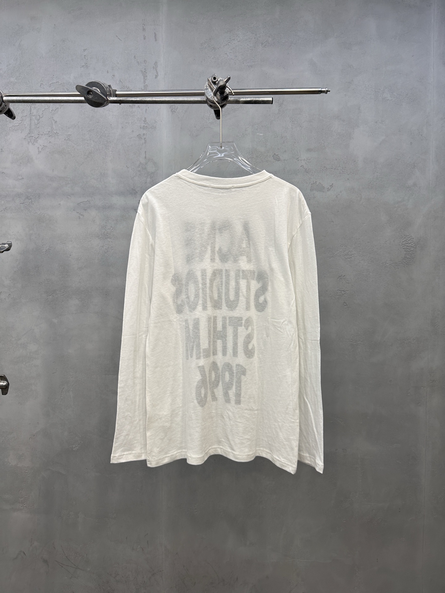 アクネ ストゥディオズ ロゴプリント ロングスリーブTシャツ オフホワイト 詳細画像 2
