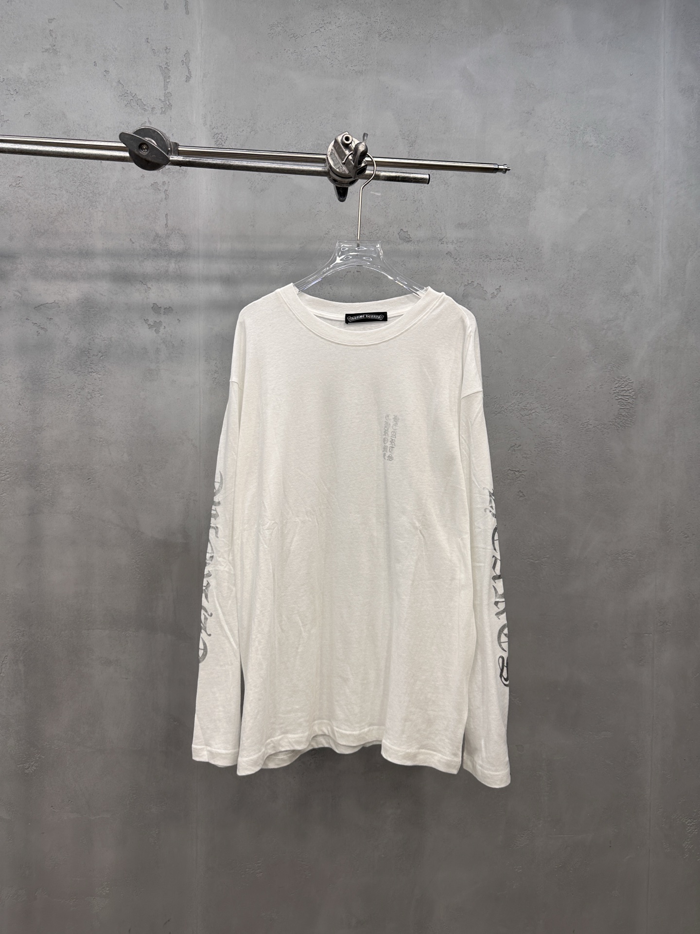 クロムハーツ シルバーフォイルプリント ウォッシュド ロングスリーブTシャツ ホワイト 詳細画像 1